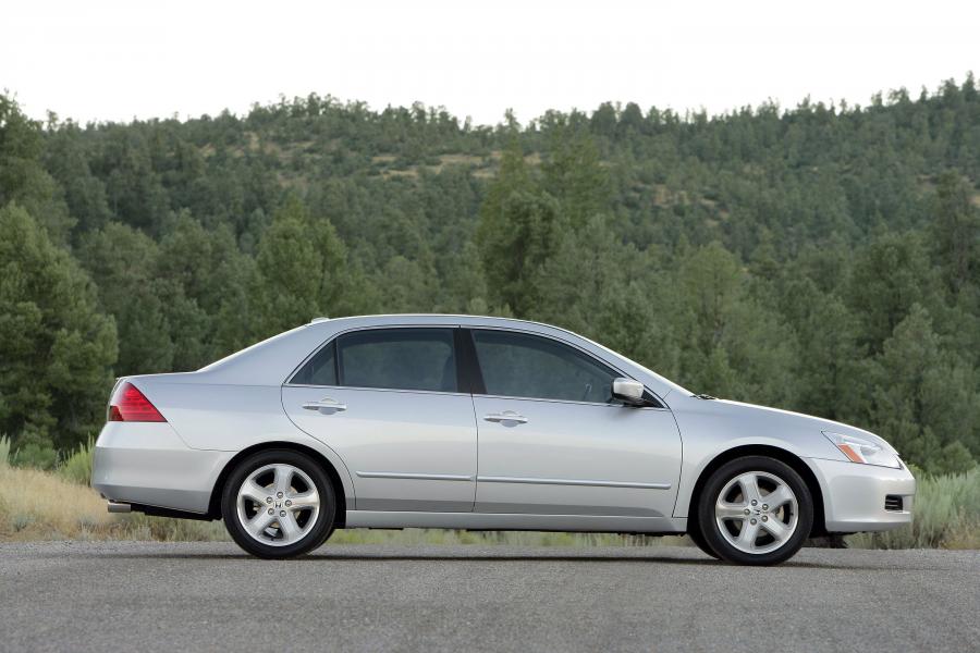 Honda Accord Sedan EX-L 2006 года  (фото 9 из 17)